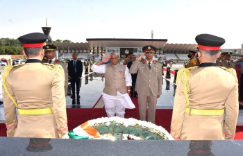 Raksha Mantri, Shri Rajnath Singh laid wreath at the Unknown Soldier Memorial Tomb and visited  Air Force Museum (19 September 2022)